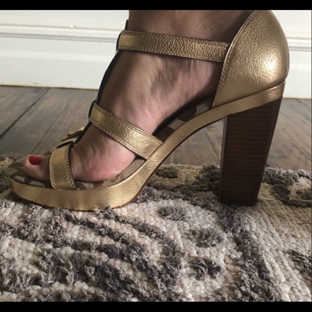 🔥COACH GOLD METALLIC SANDALS/HEELS